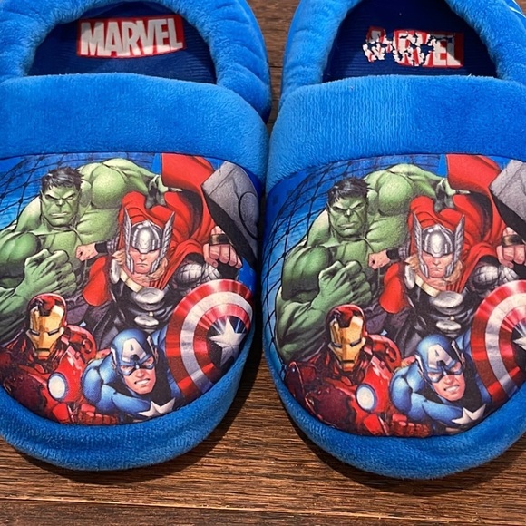 Marvel Boys Blue Avengers Slippers Size Medium 11/12 - Picture 2 of 5